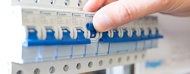 Schalt­schrank­bau bei EMS-Götz Elektro-Multimedia-Service in Berching
